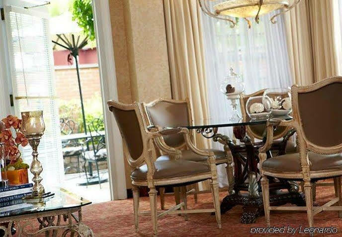 Hotel The Del Monte Renaissance & Rochester